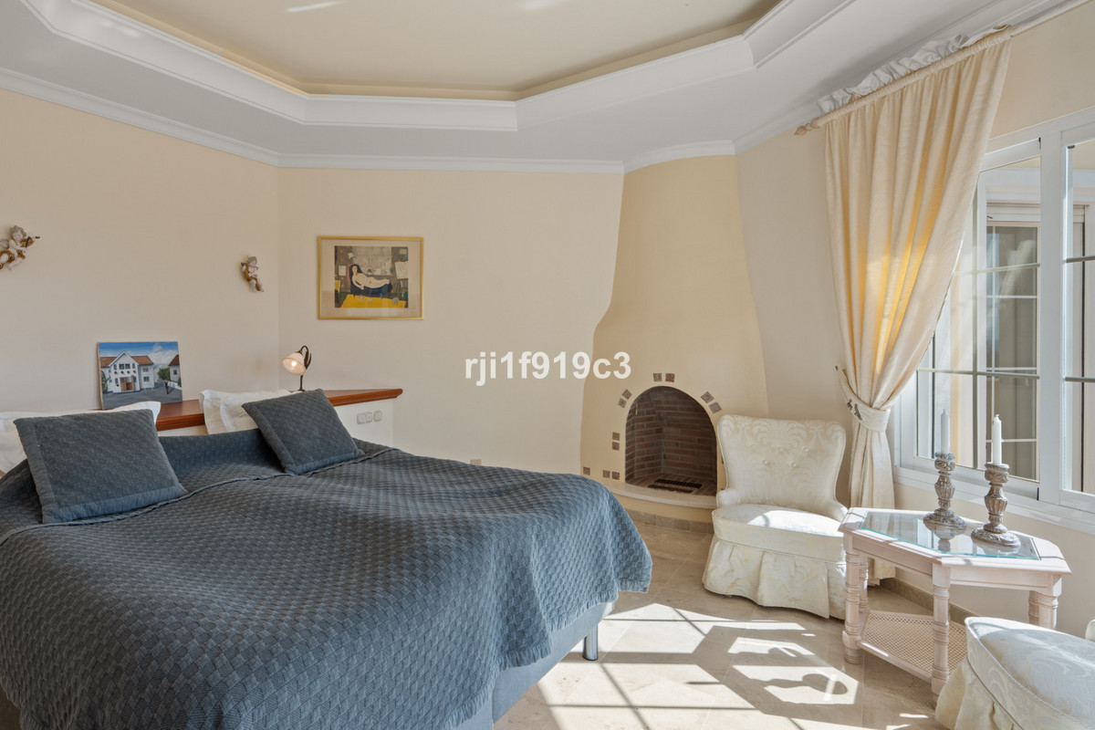 4 bedroom Villas for sale in Elviria – R5319091