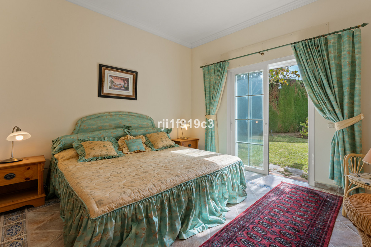 4 bedroom Villas for sale in Elviria – R5319091