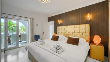 Villas de 4 dormitorios en venta en Mijas – R5317708