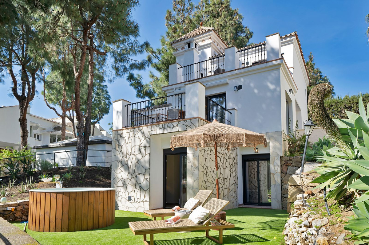 3 bedroom Villas for sale in Calahonda – R5310592