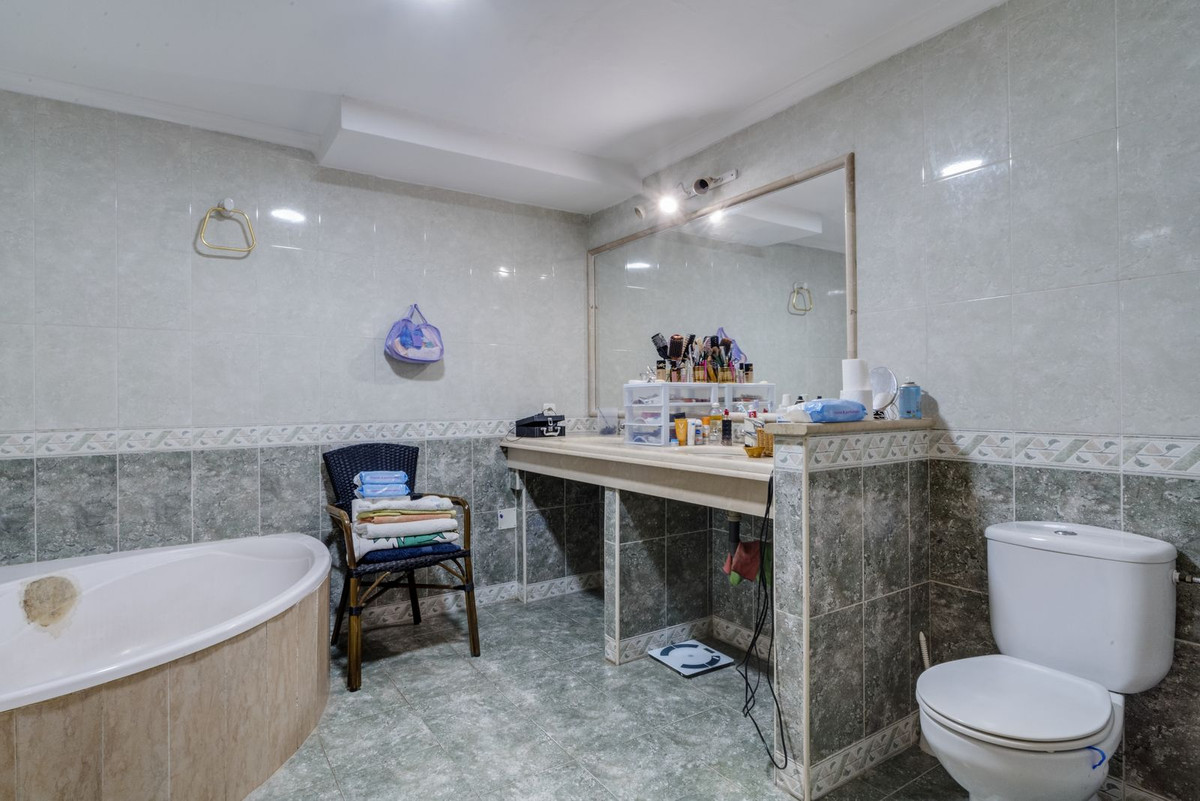 4 bedroom Semi-detached for sale in Marbella – R5071354