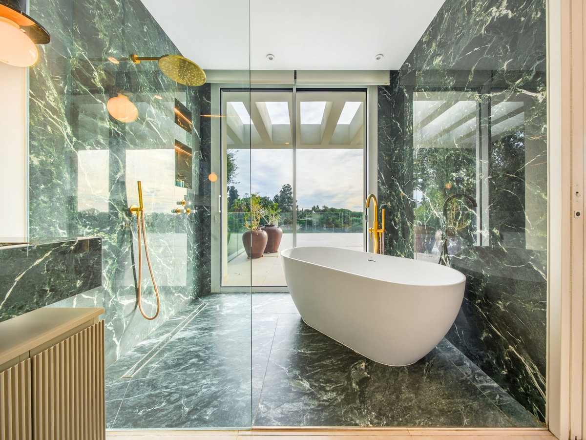 5 bedroom Villas for sale in Elviria – R5298304