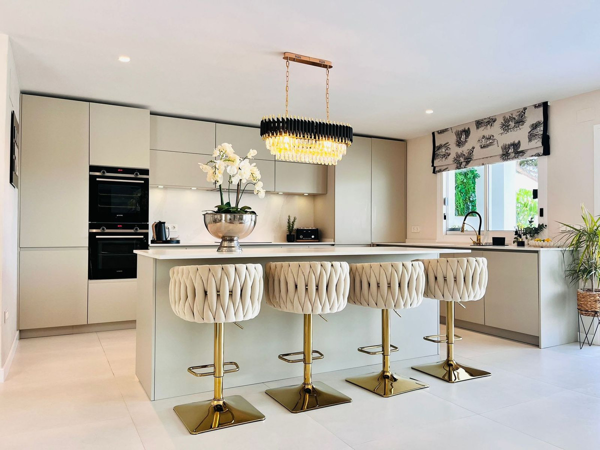 Villas de 4 dormitorios en venta en La Cala de Mijas – R5023474