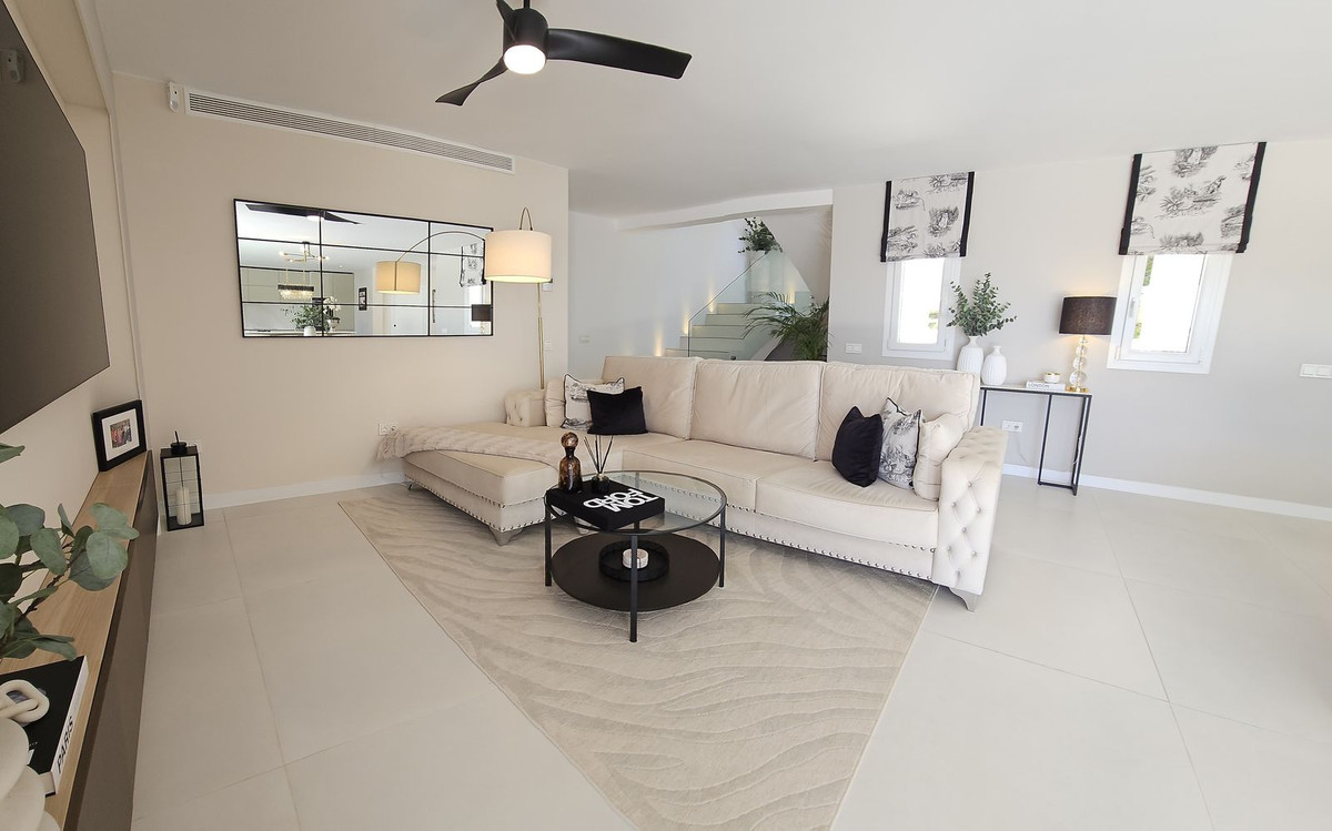 Villas de 4 dormitorios en venta en La Cala de Mijas – R5023474