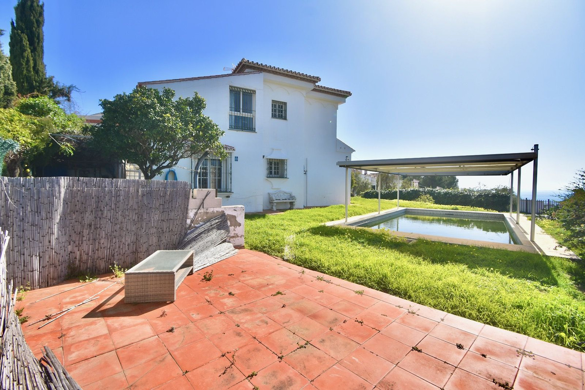 5 bedroom Villas for sale in La Cala de Mijas – R5315101