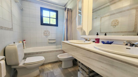 Aticos de 2 dormitorios en venta en Calahonda – R5330479