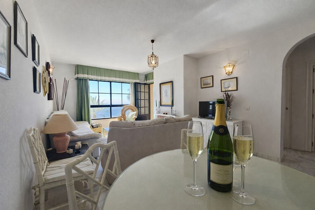 Aticos de 2 dormitorios en venta en Calahonda – R5330479