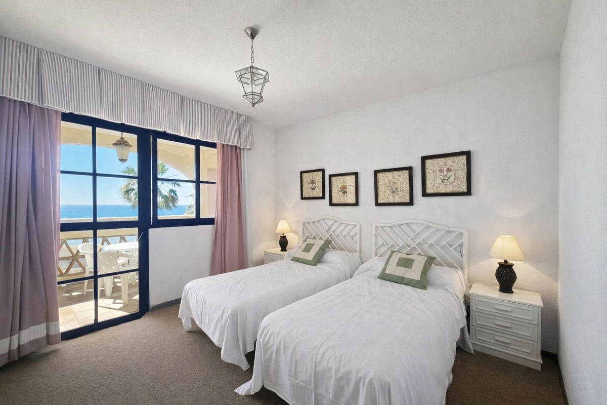 Aticos de 2 dormitorios en venta en Calahonda – R5330479