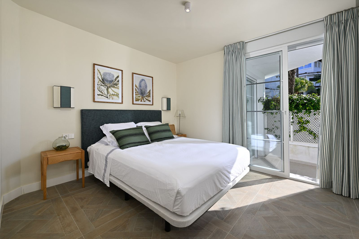 Apartamentos de 4 dormitorios en venta en Elviria – R5293117