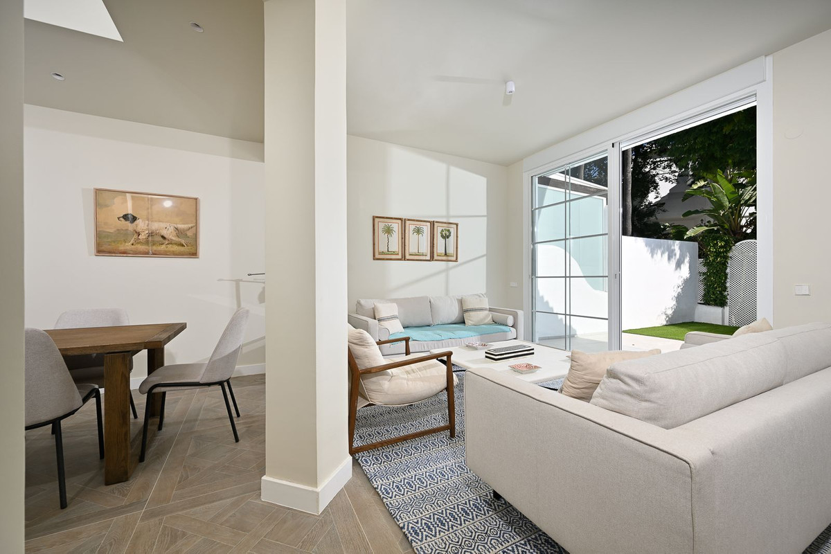 Apartamentos de 4 dormitorios en venta en Elviria – R5293117