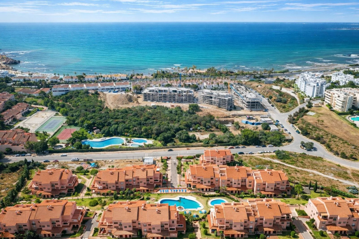 Apartamentos de 4 dormitorios en venta en Mijas – R5318770