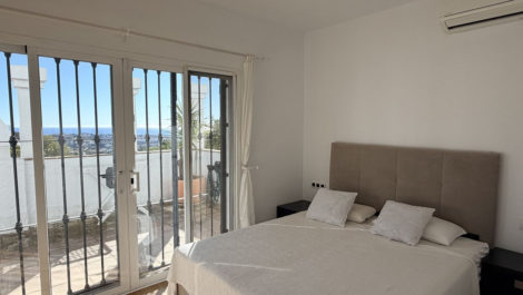 2 bedroom Apartments for sale in La Quinta – R5286985