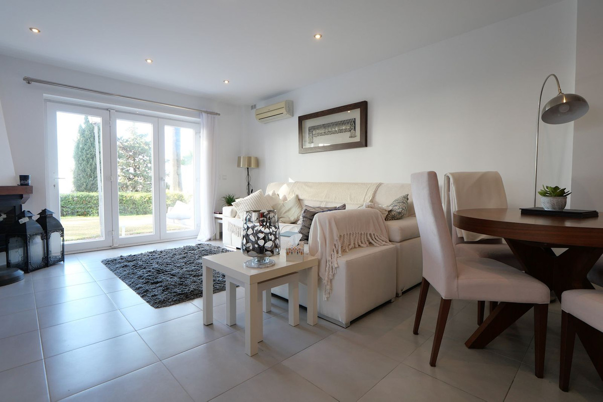 2 bedroom Apartments for sale in Calahonda – R5292907