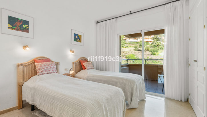 Apartamentos de 3 dormitorios en venta en Elviria Hills – R5320297 en 