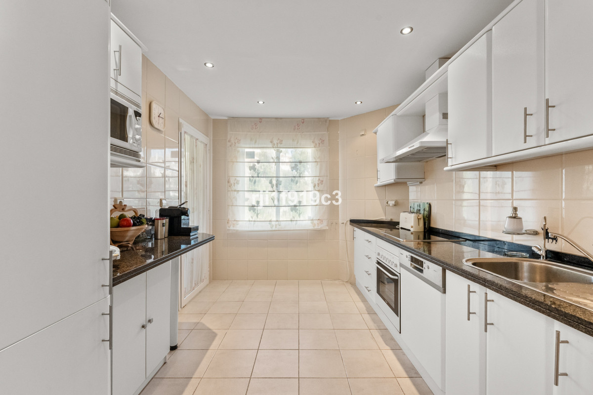 3 bedroom Apartments for sale in Elviria Hills – R5320297