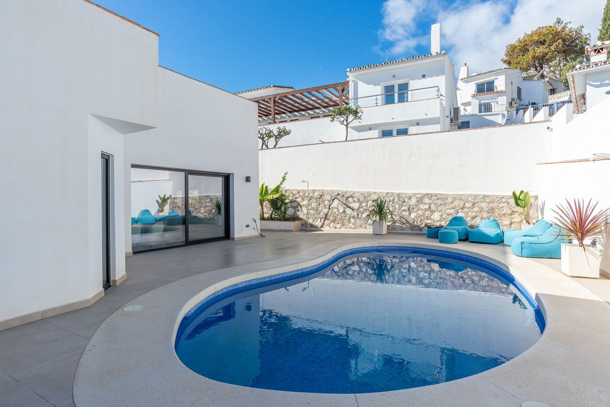 Villas de 6 dormitorios en venta en La Cala de Mijas – R5286430