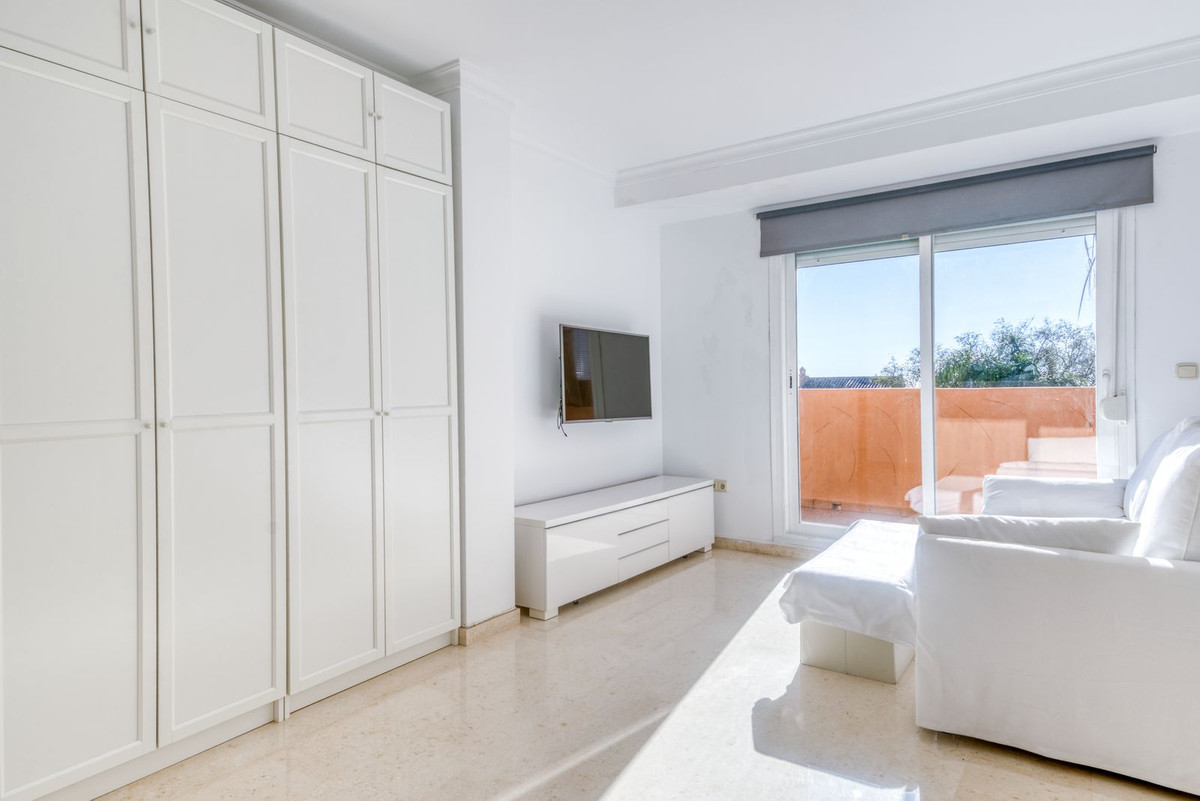 1 bedroom Apartments for sale in Elviria – R5302786