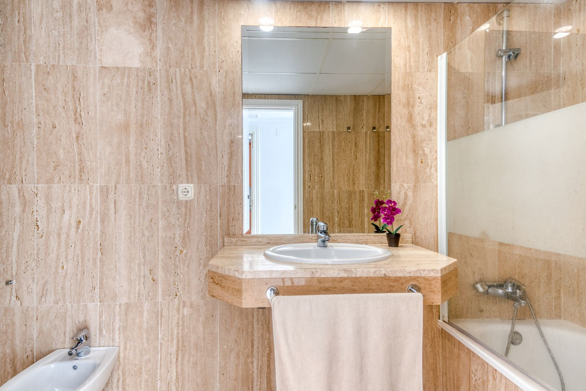 1 bedroom Apartments for sale in Elviria – R5302786