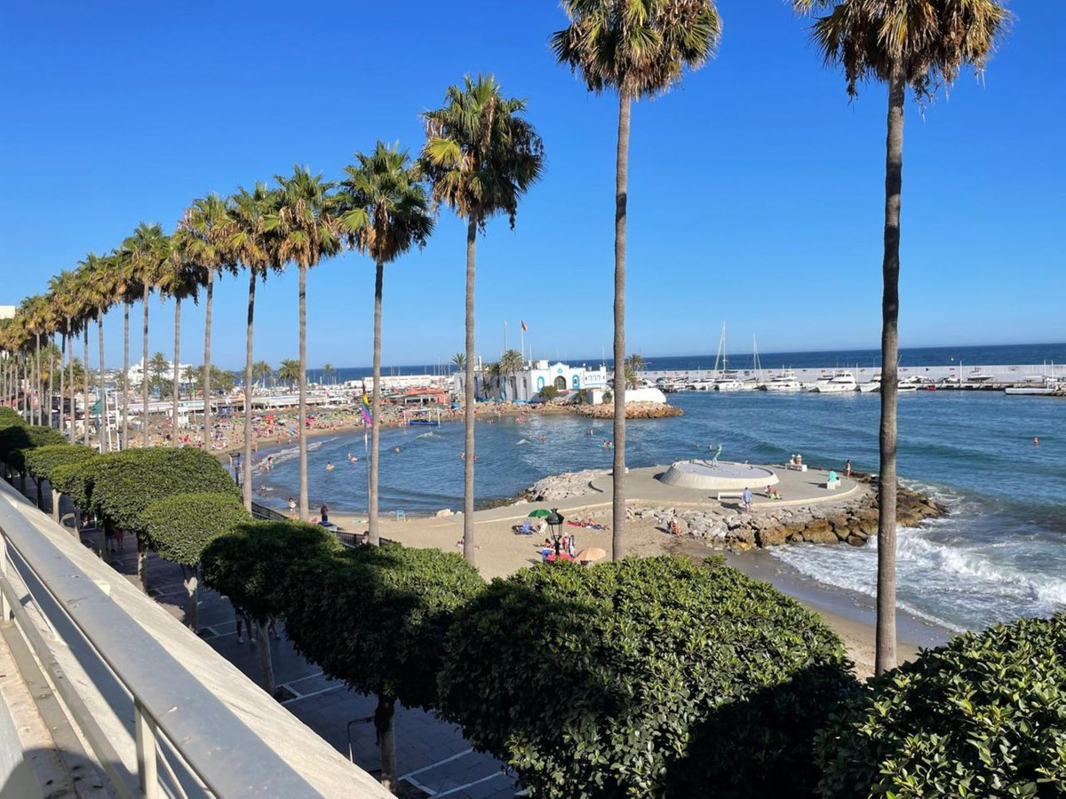 5 bedroom Penthouses for sale in Marbella – R5322541