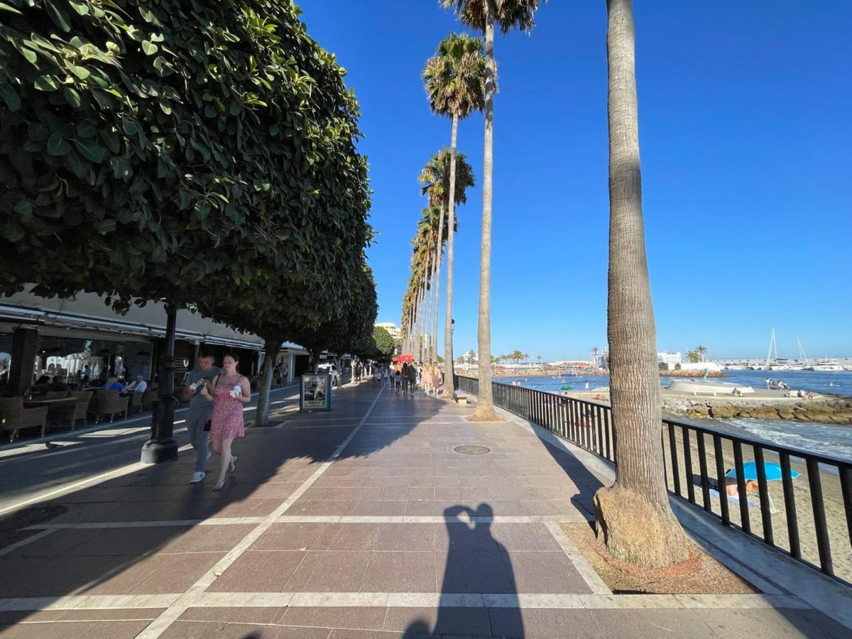 5 bedroom Penthouses for sale in Marbella – R5322541