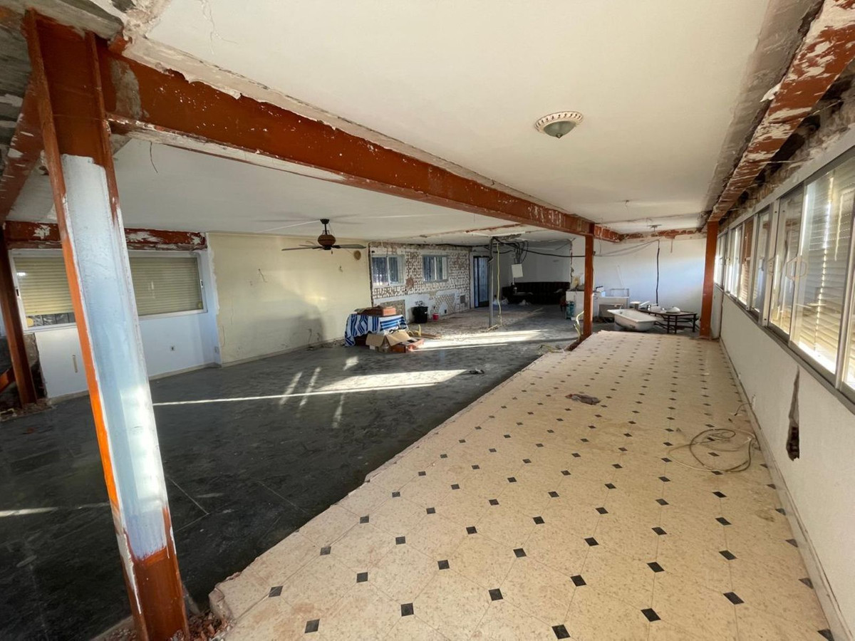 5 bedroom Penthouses for sale in Marbella – R5322541