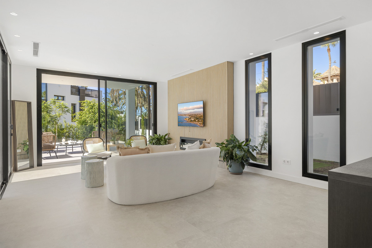 5 bedroom Villas for sale in Marbesa – R5245474 5 bedroom Villas for sale in Marbesa – R5245474