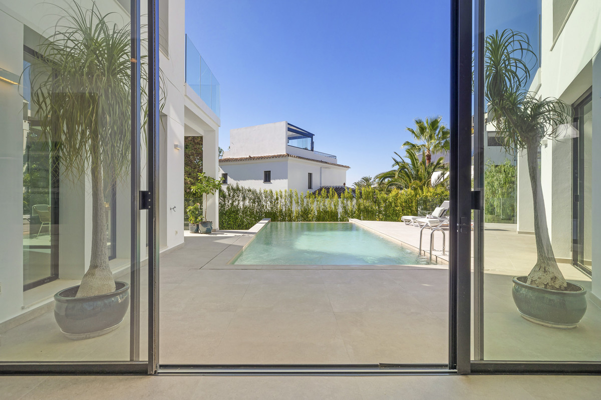 5 bedroom Villas for sale in Marbesa – R5245474 5 bedroom Villas for sale in Marbesa – R5245474