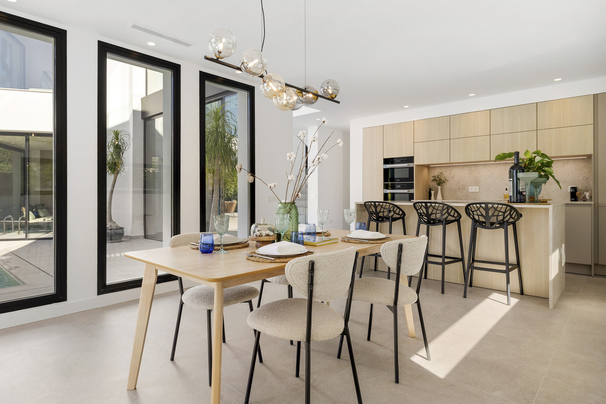 5 bedroom Villas for sale in Marbesa – R5245474 5 bedroom Villas for sale in Marbesa – R5245474