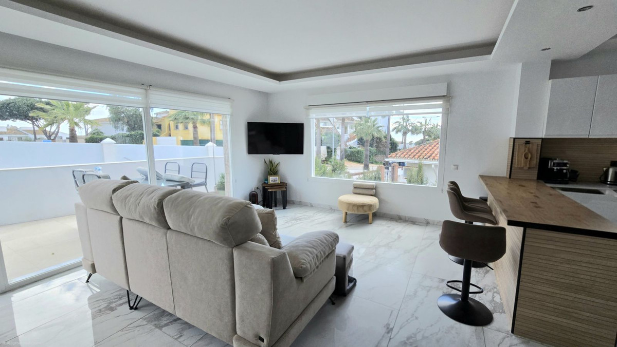 8 bedroom Villas for sale in Riviera del Sol – R5338420 8 bedroom Villas for sale in Riviera del Sol – R5338420