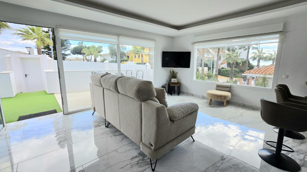 8 bedroom Villas for sale in Riviera del Sol – R5338420 8 bedroom Villas for sale in Riviera del Sol – R5338420