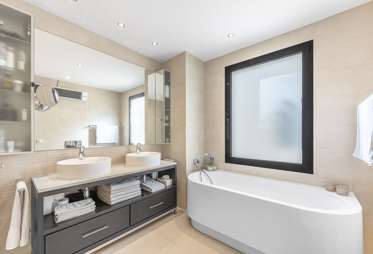 Apartamentos de 3 dormitorios en venta en Marbella – R5311732