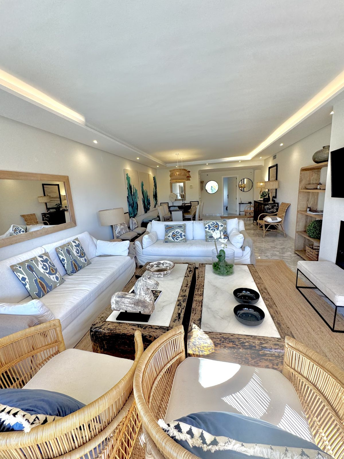 Apartamentos de 4 dormitorios en venta en Guadalmina Baja – R5205988