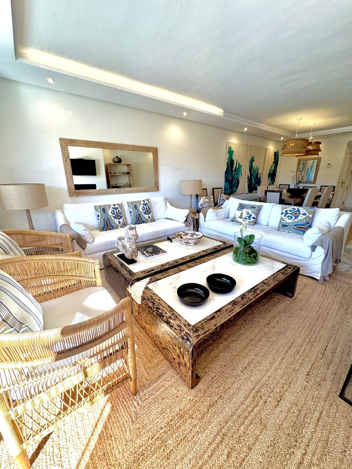 Apartamentos de 4 dormitorios en venta en Guadalmina Baja – R5205988