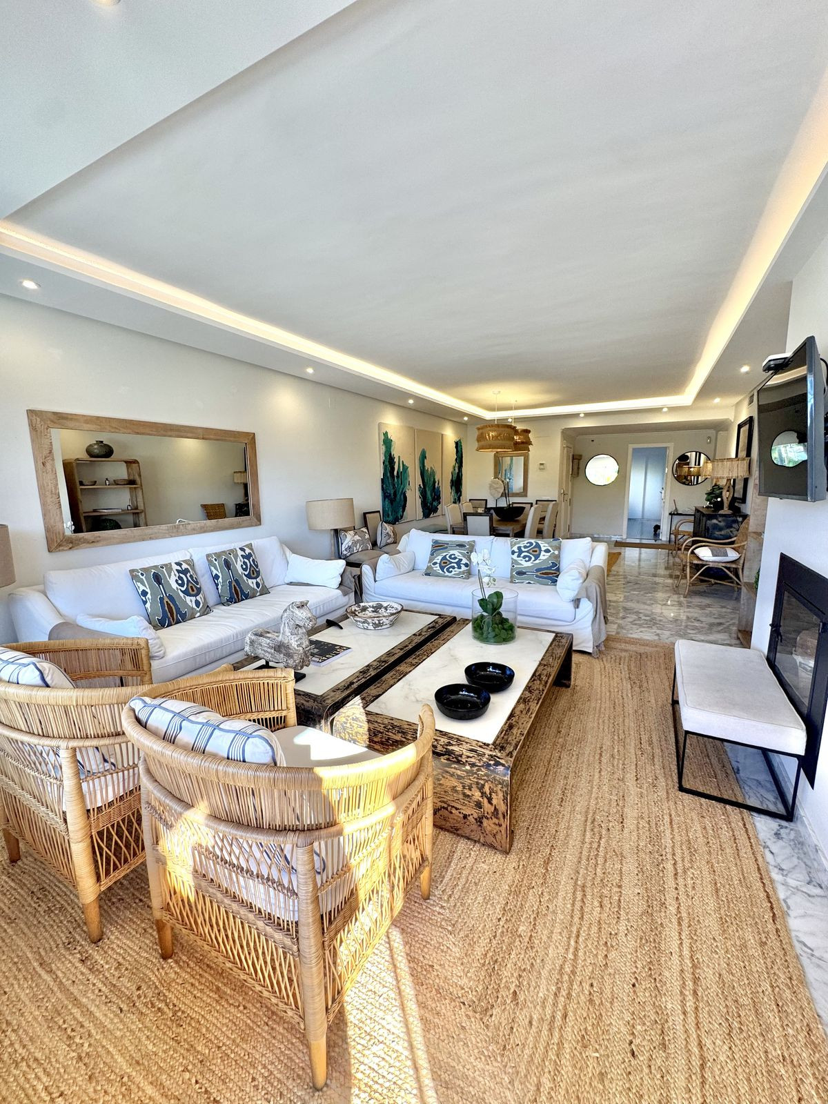 Apartamentos de 4 dormitorios en venta en Guadalmina Baja – R5205988