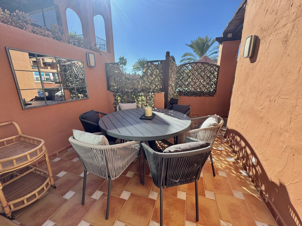 Apartamentos de 4 dormitorios en venta en Guadalmina Baja – R5205988