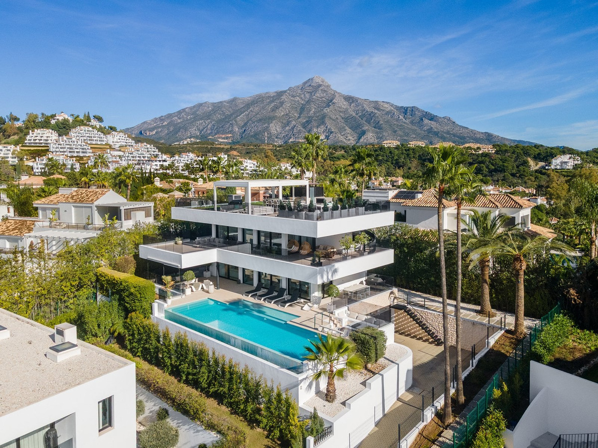 5 bedroom Villas for sale in Marbella – R5273980