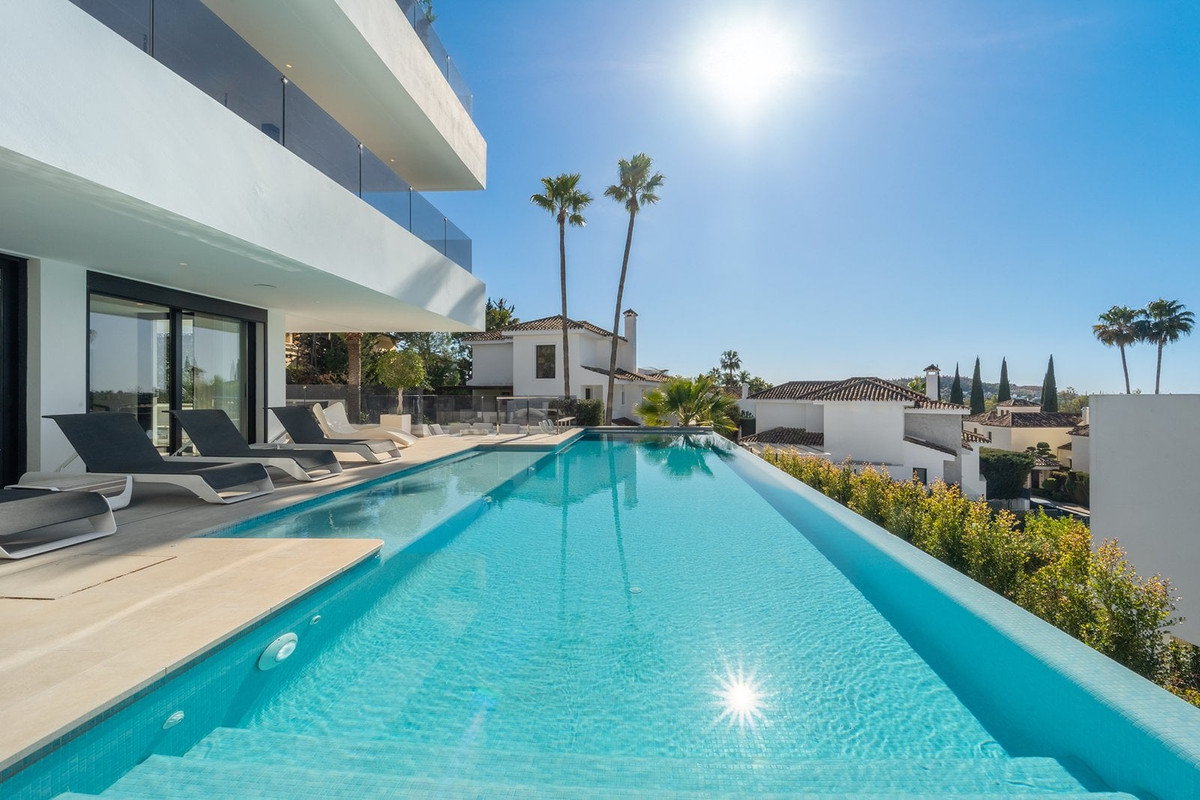 5 bedroom Villas for sale in Marbella – R5273980