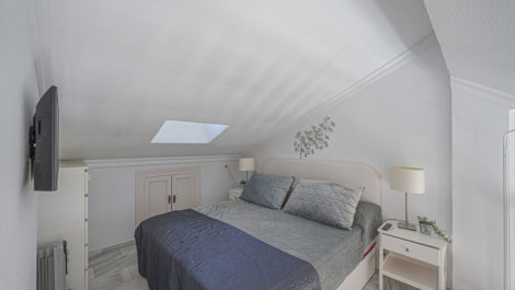 Aticos de 2 dormitorios en venta en Milla de Oro – R5330335