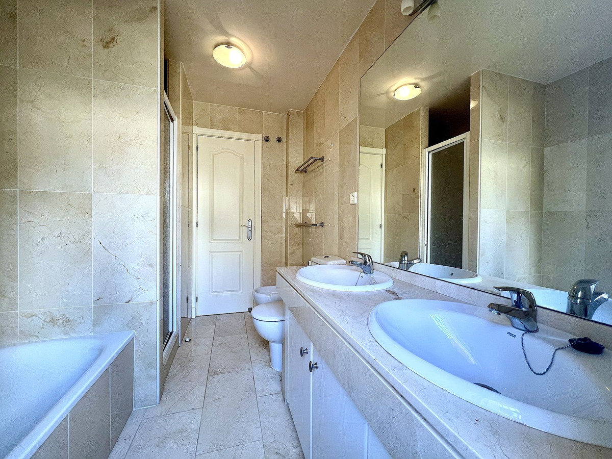 3 bedroom Semi-detached for sale in Riviera del Sol – R5310982