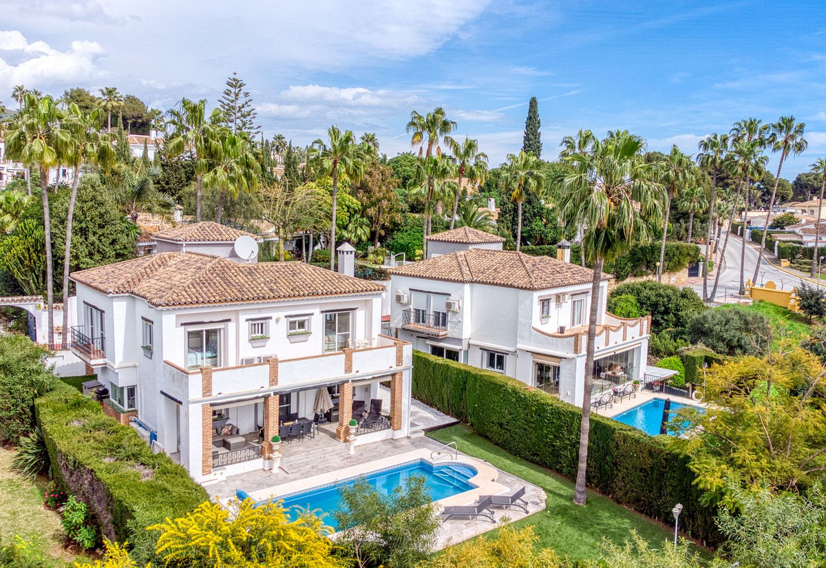 4 bedroom Villas for sale in Calahonda – R5325064