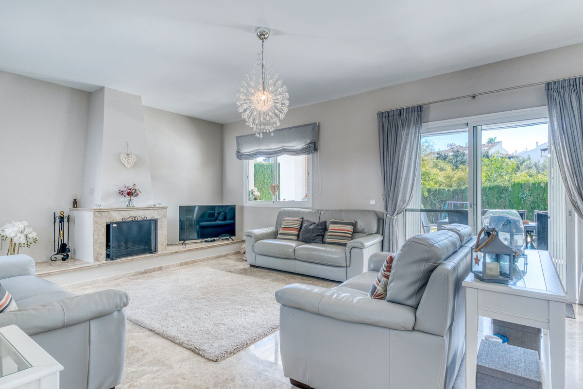 4 bedroom Villas for sale in Calahonda – R5325064