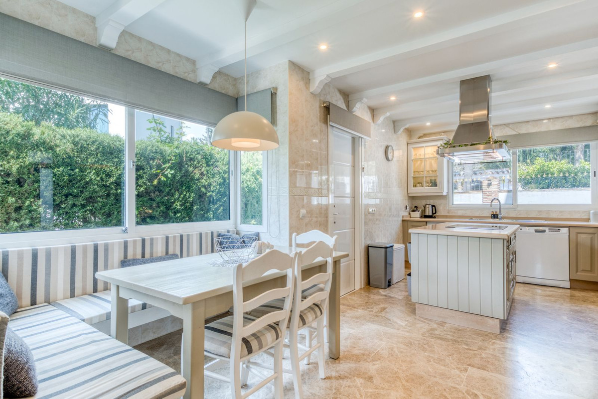 4 bedroom Villas for sale in Calahonda – R5325064