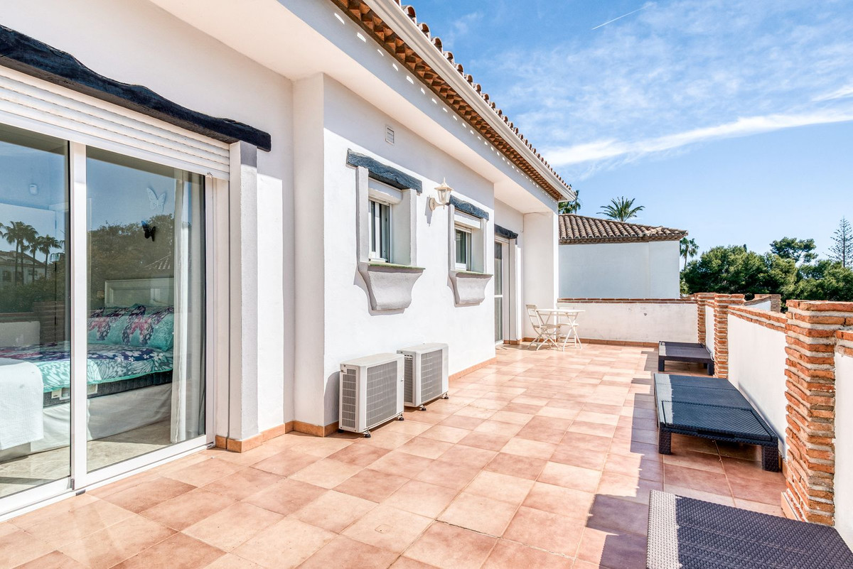 4 bedroom Villas for sale in Calahonda – R5325064