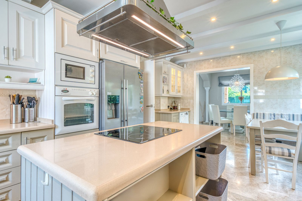 4 bedroom Villas for sale in Calahonda – R5325064