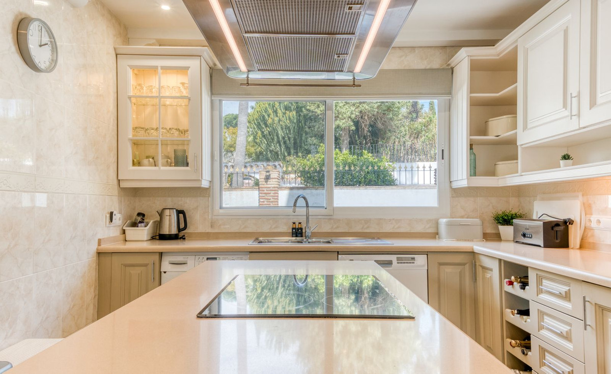 4 bedroom Villas for sale in Calahonda – R5325064