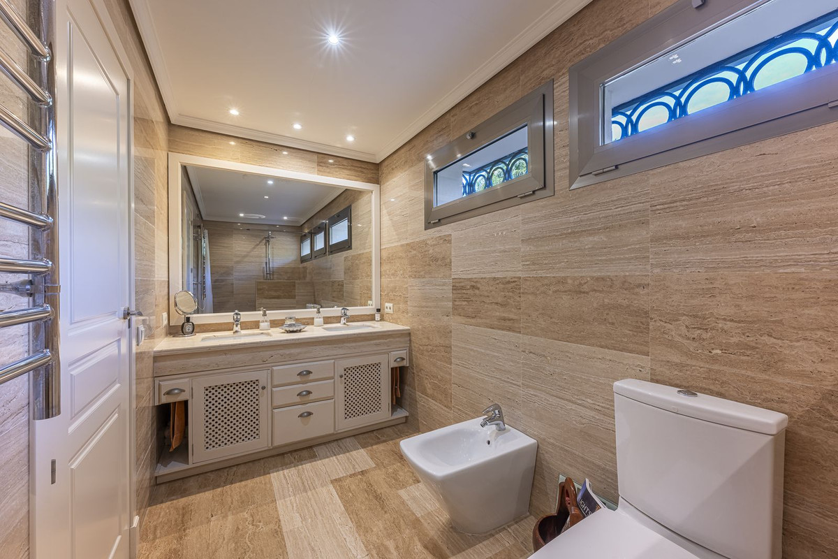 5 bedroom Villas for sale in Los Monteros – R5294128