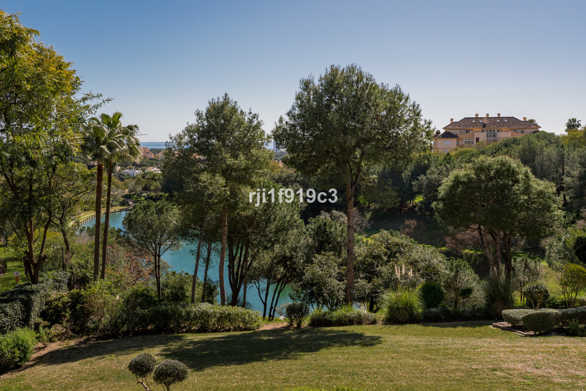 3 bedroom Apartments for sale in Elviria Hills – R5321299