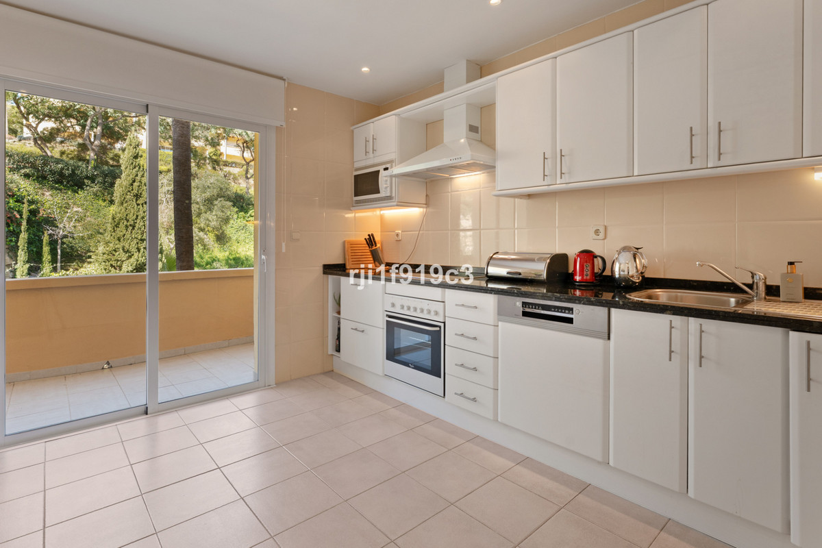 3 bedroom Apartments for sale in Elviria Hills – R5321299