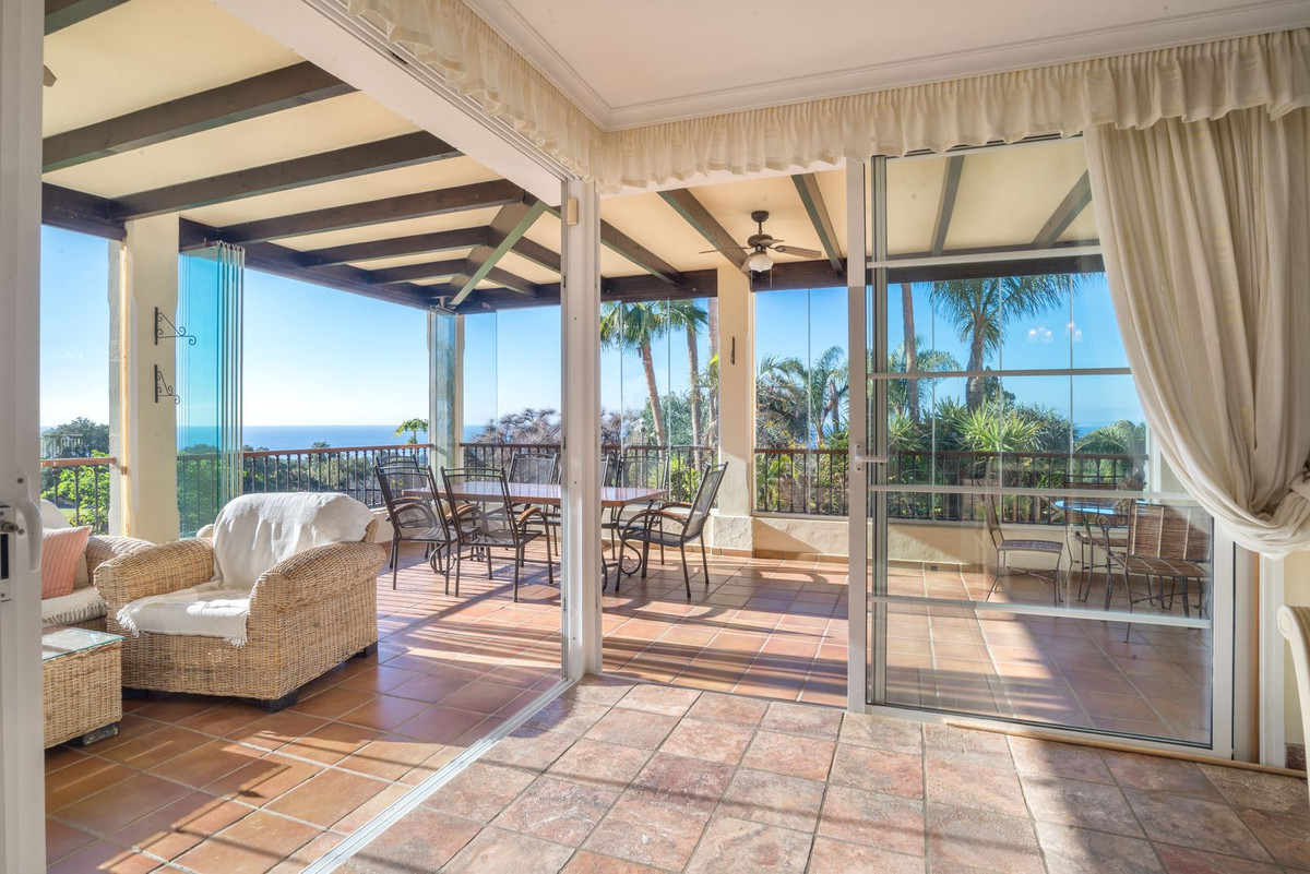 8 bedroom Villas for sale in Altos de los Monteros – R4248526