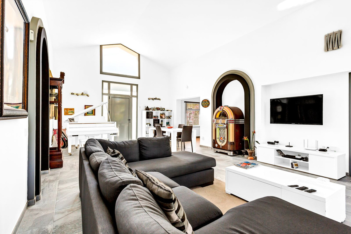 3 bedroom Villas for sale in Elviria – R5253490